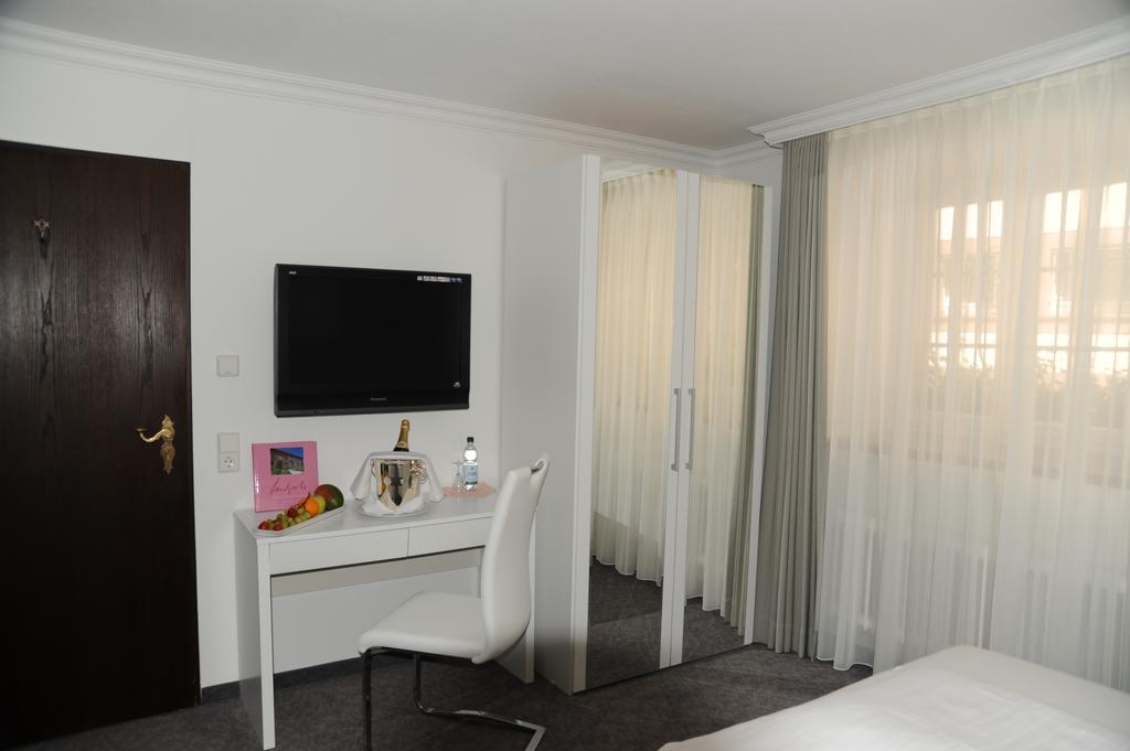 Hotel Adler - فايل أم راين المظهر الخارجي الصورة